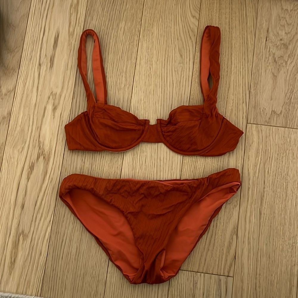 Fella Bikini in burnt orange. Size S - broken clasp on top :(